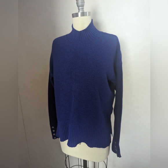 CYRUS Sweater - Picture 4 of 9